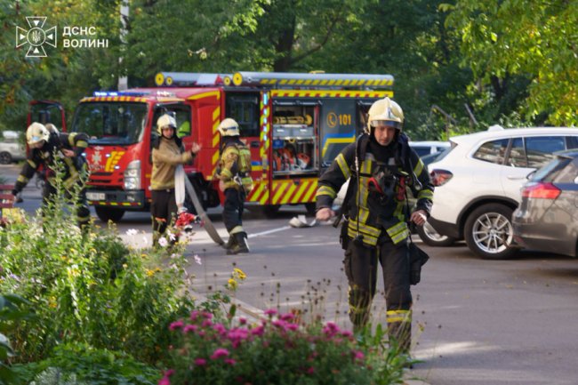 У Луцьку на Відродження горіла квартира, евакуювали жінку