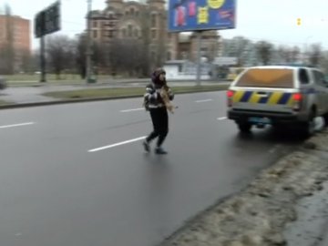 Патрульні ловили «на гарячому» лучан, які перебігають дорогу. ВІДЕО