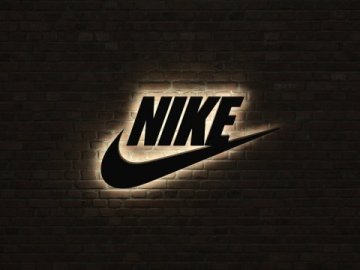 Де придбати оригінальний спортивний брендовий одяг та взуття Nike*