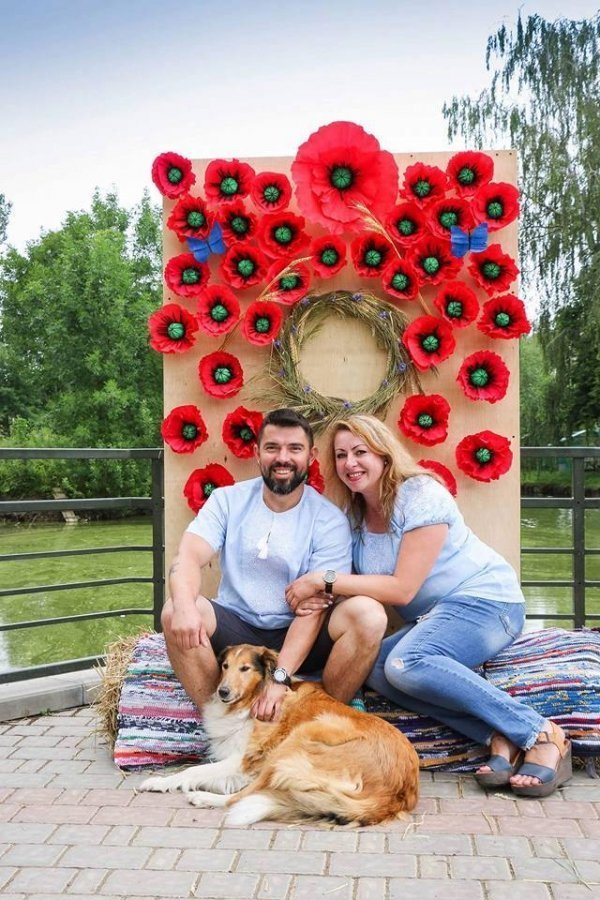  З нагоди державного свята Луцький зоопарк «розквітнув» маками. ФОТО