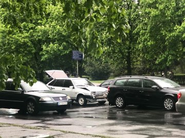 У Луцьку на Рівненській – аварія: зіткнулися дві автівки. ФОТО