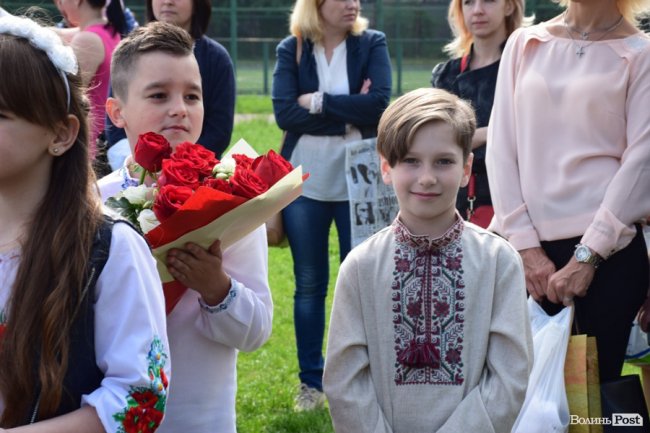 Емоції від драйву до сліз: останній дзвоник у луцькій школі №25. ФОТО