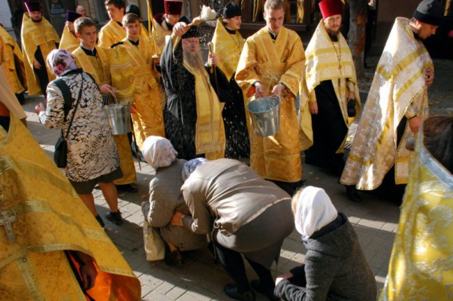 Хресний хід УПЦ МП у Луцьку показали з висоти. ВІДЕО