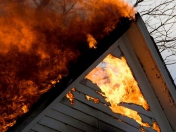 У місті на Волині сталася пожежа у 2-поверховому будинку