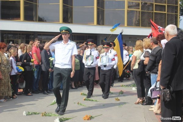  У Луцьку прощалися з загиблими айдарівцями. ФОТО
