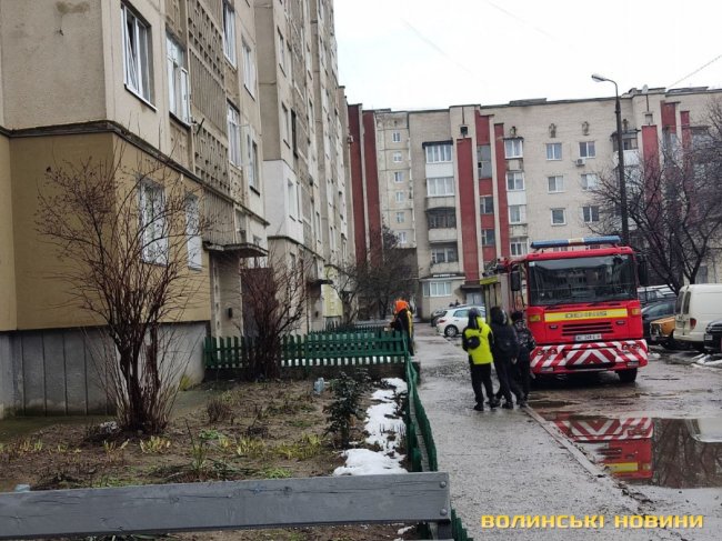 У Луцьку у багатоповерхівці горіла квартира