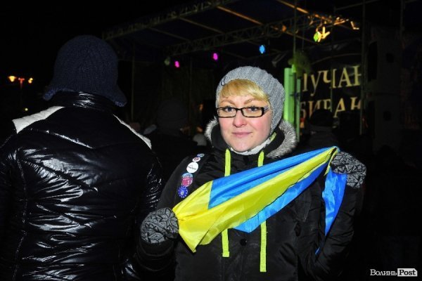 Як у Луцьку музиканти розважали люд на Євромайдані. ФОТО. ВІДЕО