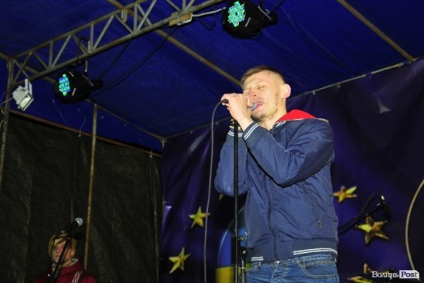 Як у Луцьку музиканти розважали люд на Євромайдані. ФОТО. ВІДЕО