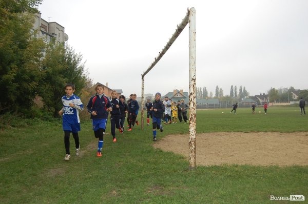Луцьке футбольне поле хочуть віддати «Волині». ФОТО