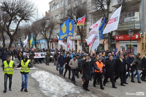 Майдан у Луцьку: Віче і хода на ДПЗ. ФОТО