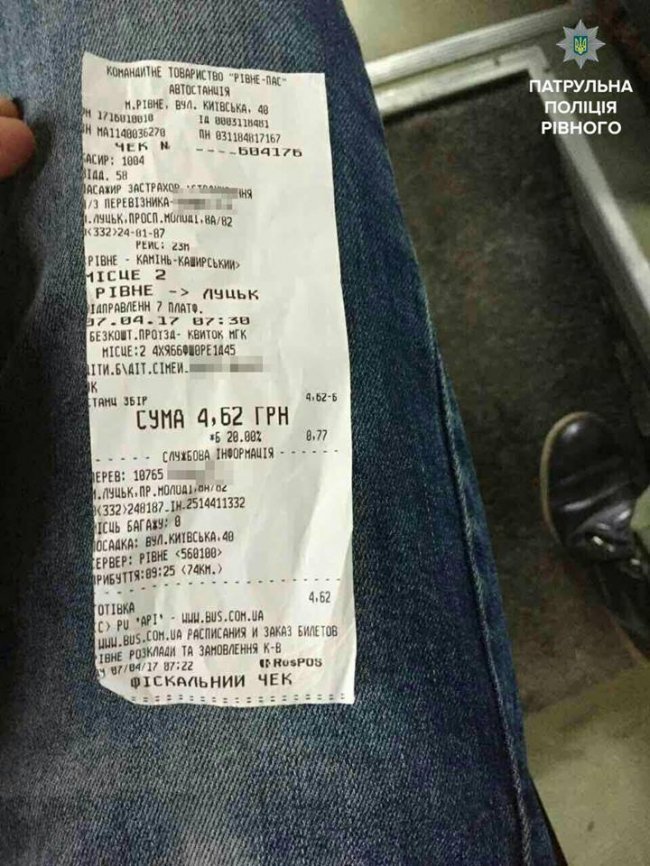 Луцькі патрульні поспілкувалися з водієм маршрутки, який висадив дитину