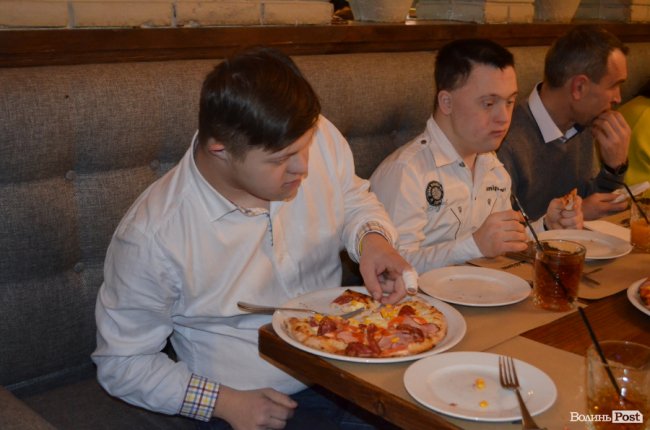 Як Савченко з особливими дітками піцу робив. ФОТО