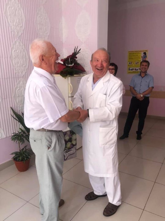 Віддав улюбленій справі майже пів століття: на Волині лікаря провели на заслужений відпочинок 