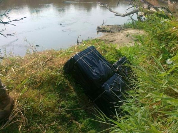 На Волині виявили 12 ящиків контрабандних сигарет. ФОТО