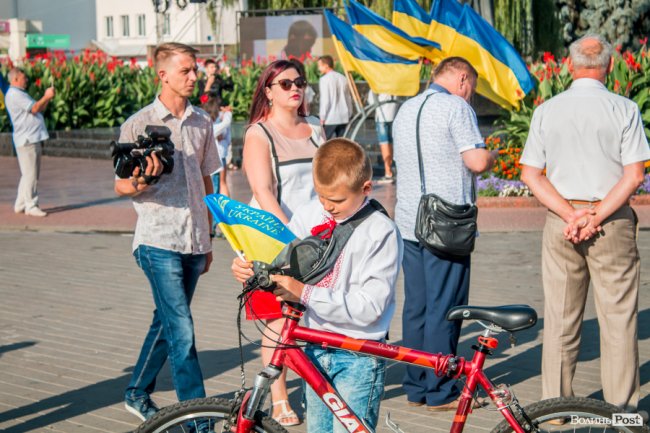 Усміхнені та у вишиванках: лучани розпочали святкування Дня Незалежності велопробігом. ФОТО
