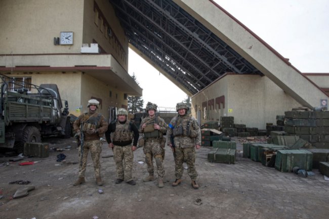 Українські захисники звільнили Тростянець від російських окупантів. ФОТО