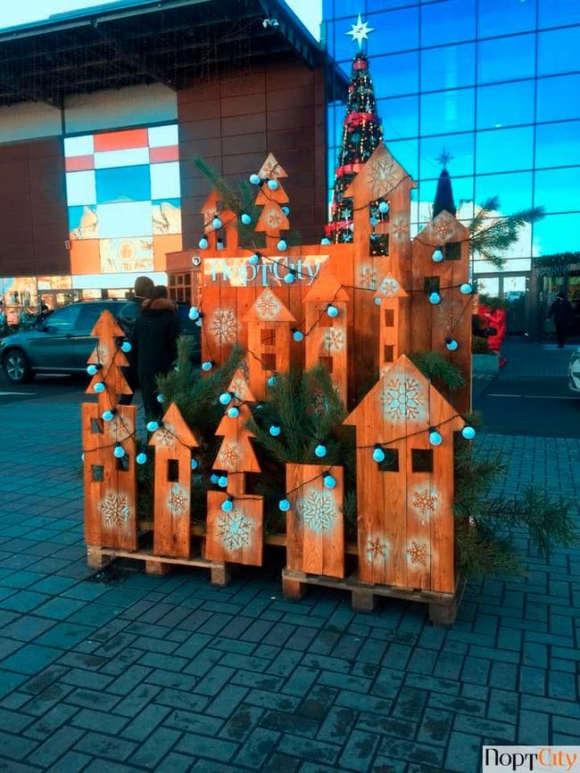 У ТРЦ «ПортCity» встановили 15 святкових фотозон. ФОТО*