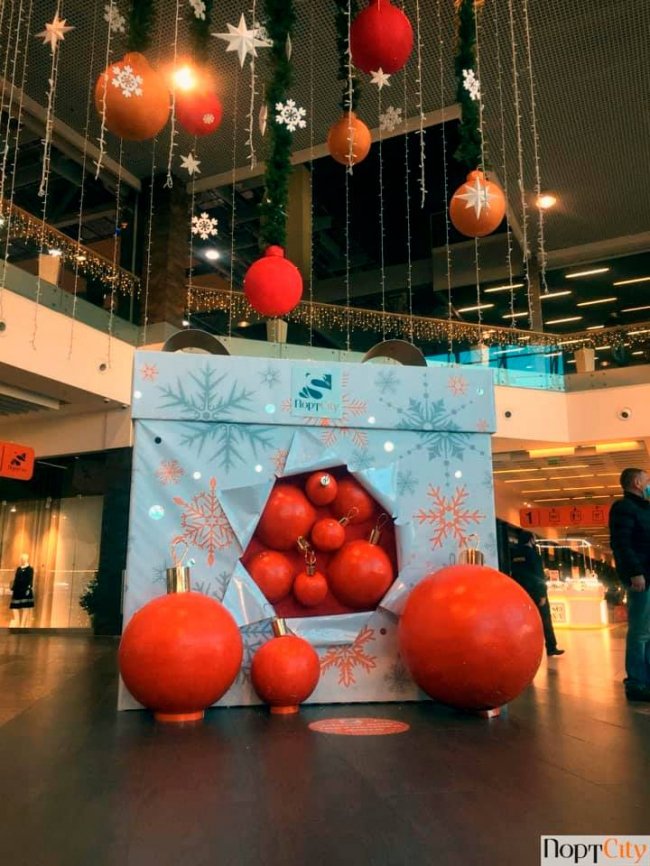 У ТРЦ «ПортCity» встановили 15 святкових фотозон. ФОТО*