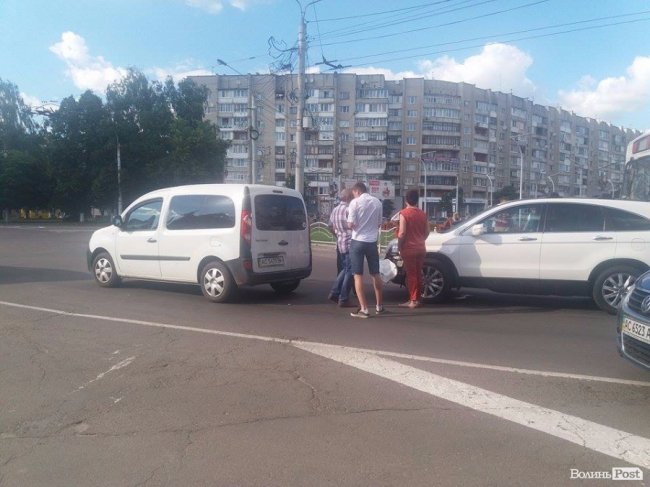У Луцьку через аварію - затор з тролейбусів