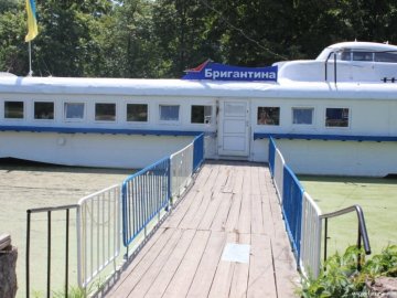 У Луцьку біля «Бригантини» – гори сміття