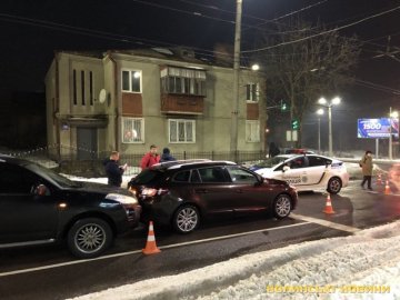 На перехресті у Луцьку зіткнулися три автівки. ФОТО