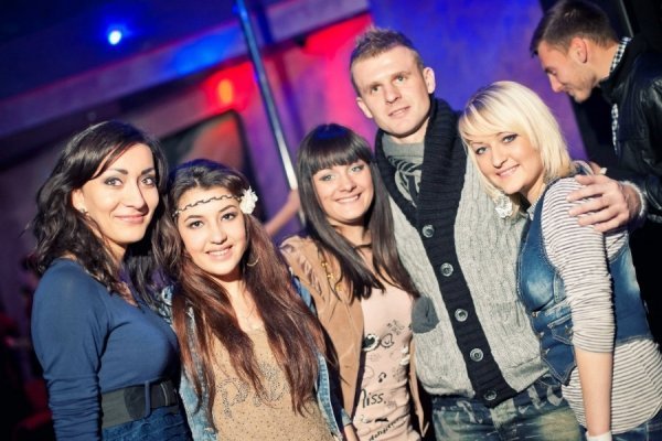 Півзахисник Володимир Аржанов з прихильницями