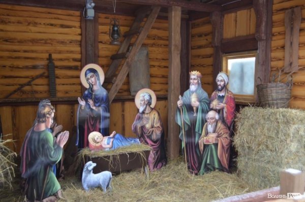 Луцькі студенти відкрили Різдвяний вертеп