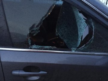 З авто луцького депутата викрали сумку з грошима та документами