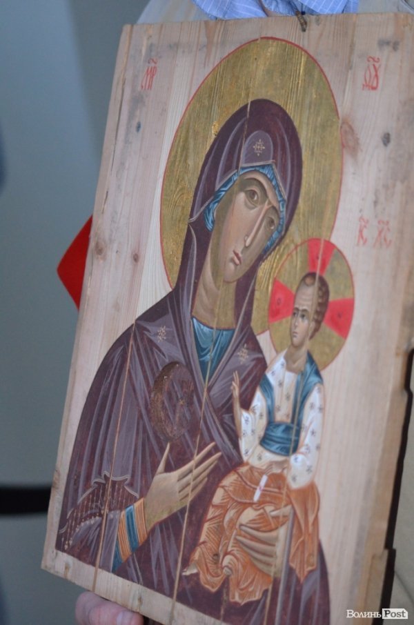У Луцьку продавали ікони на потреби вояків АТО. ФОТО