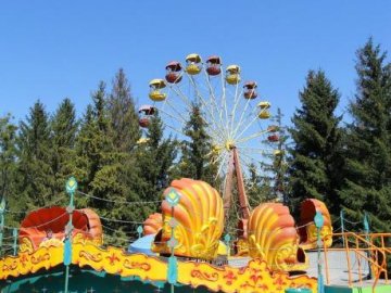 Луцькі парки: про створення набережної, оновлення атракціонів та «клаптиковість». ВІДЕО 