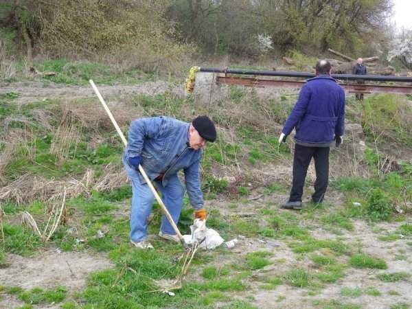 Як лучани прибирають місто до Великодня. ФОТО