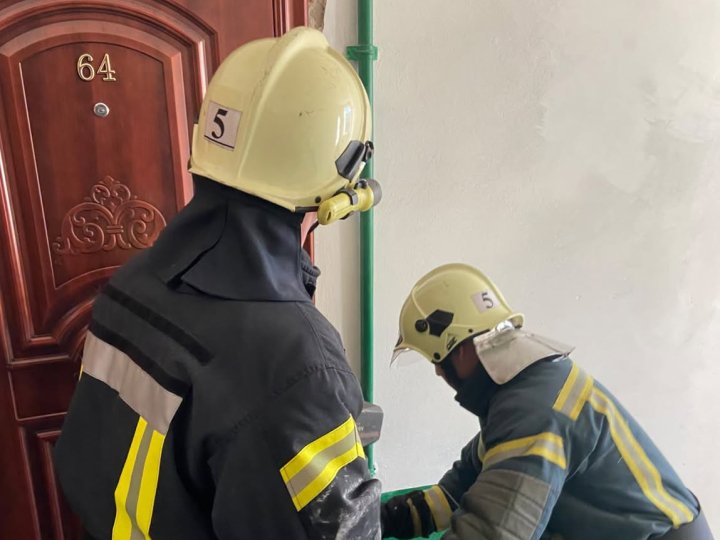 На Волині рятувальники визволяли із зачинених квартир жінок похилого віку. ФОТО