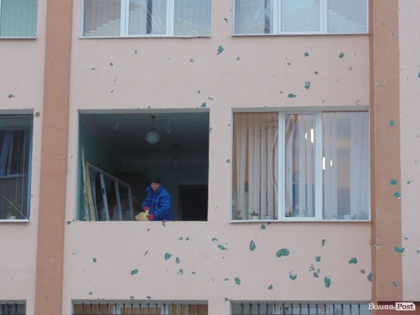 У Луцьку міліцію відновлюють після штурму. ФОТО