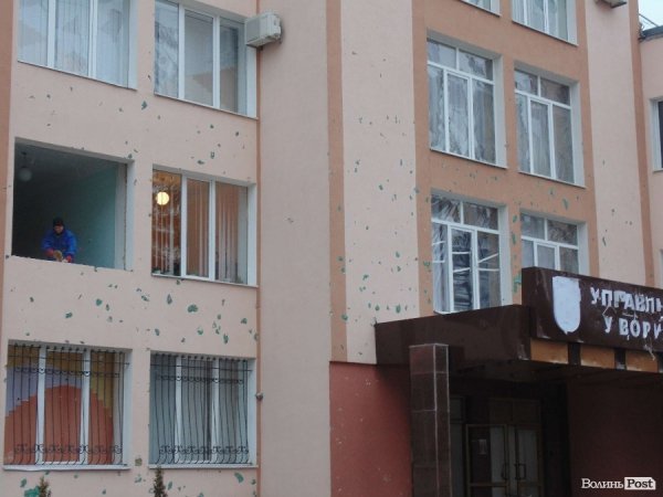 У Луцьку міліцію відновлюють після штурму. ФОТО