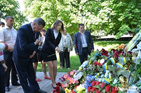 У Луцьку поклали квіти до могили Героя Майдану. ФОТО