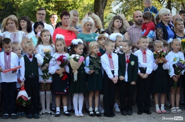Перший дзвоник у луцьких школах. ФОТОРЕПОРТАЖ