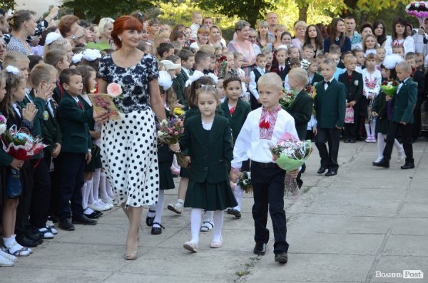 Перший дзвоник у луцьких школах. ФОТОРЕПОРТАЖ