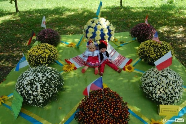 У День міста в Луцьку відбулося свято квітів. ФОТО