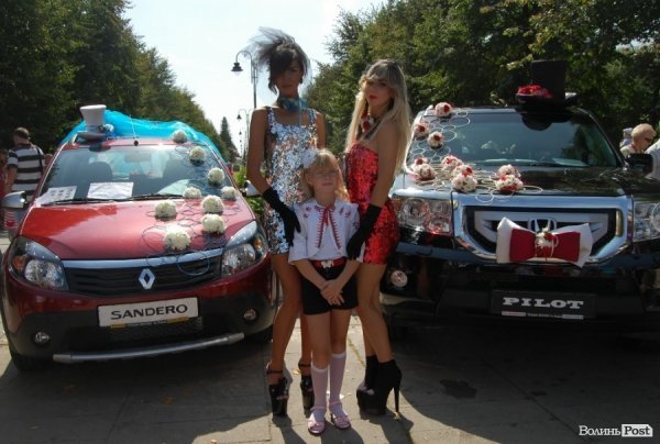 У День міста в Луцьку відбулося свято квітів. ФОТО