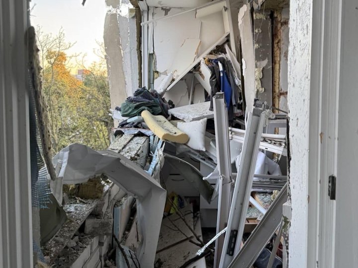 Залишилися стіни: російський обстріл Києва зруйнував житло співака Тараса Тополі