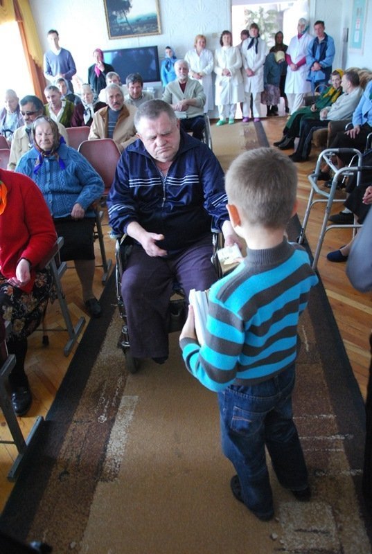 Як волинські священики на Великдень  займалися благодійністю. ФОТО
