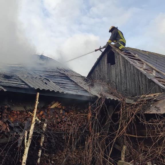 На Волині горіла господарська будівля
