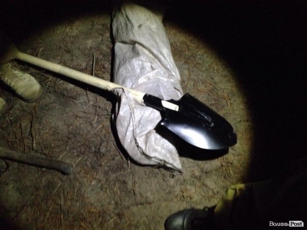 На Маневиччині затримали близько сотні бурштинокопачів. ФОТО