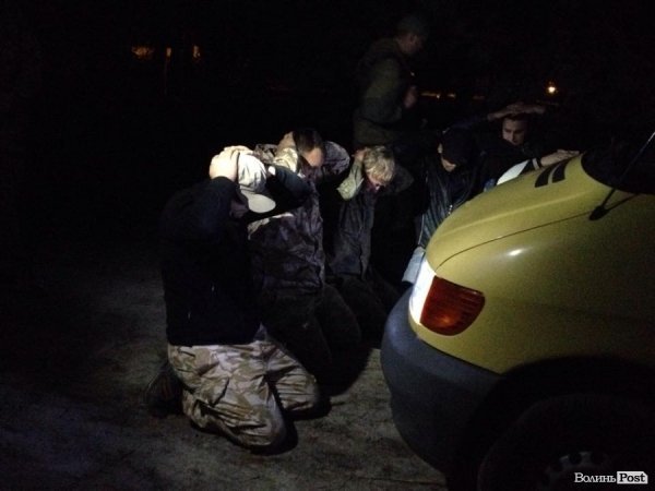 На Маневиччині затримали близько сотні бурштинокопачів. ФОТО