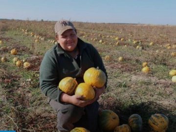 18-річний волинянин збирає врожай гарбузів на 15 гектарах