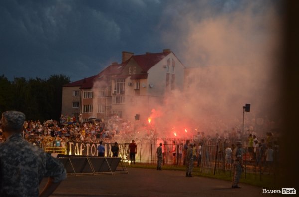 «Волинь» – «Шахтар»: як лучани вболівали на «Авангарді». ФОТО