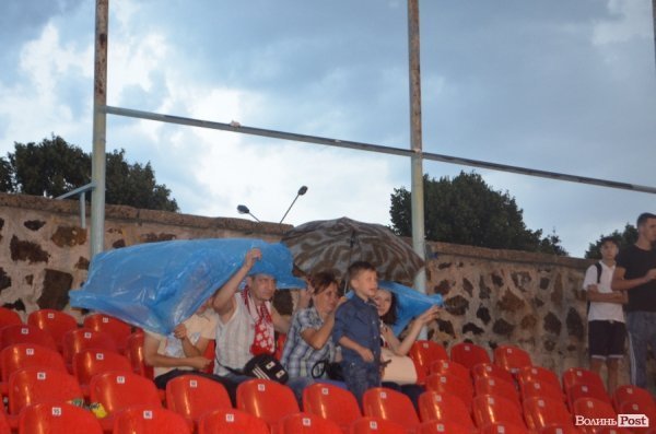 «Волинь» – «Шахтар»: як лучани вболівали на «Авангарді». ФОТО