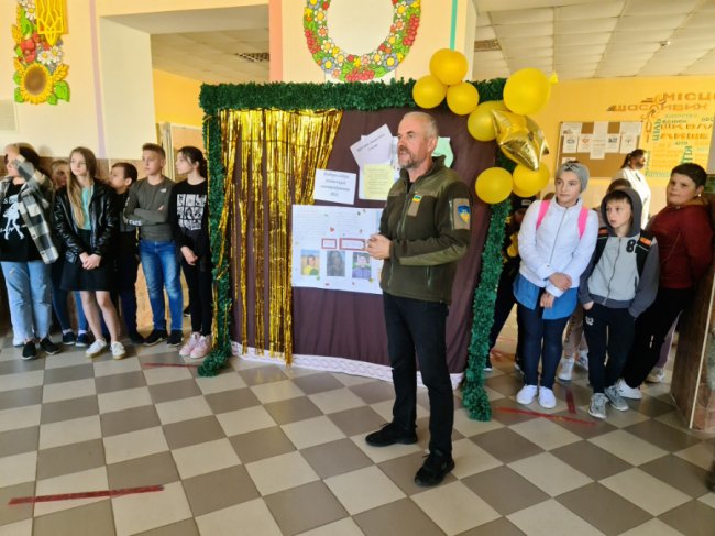 Школярі Лищенського ліцею передали на Схід гостинці для військових