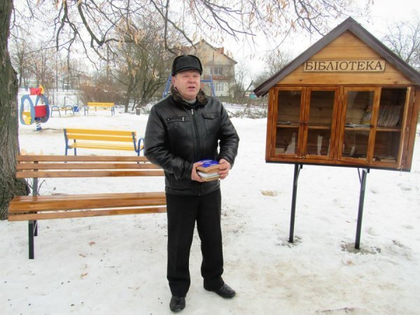 У волинському селі створили вуличну бібліотеку