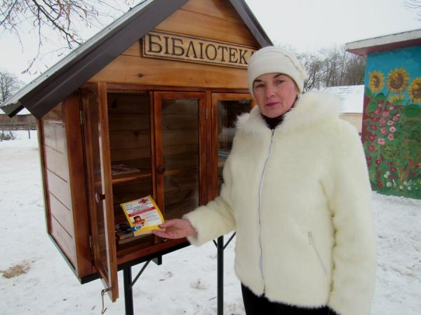 У волинському селі створили вуличну бібліотеку